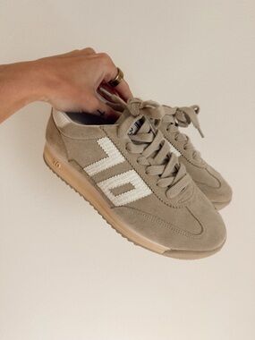 Back 70 Barkley sneaker in sand size 36